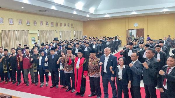 Advokat Baru KAI Disumpah di PT Semarang: Janji Tegakkan Integritas dan Martabat Profesi