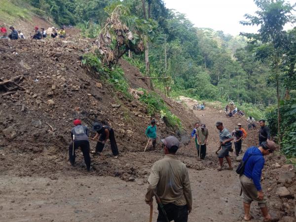 Musim Hujan Tiba, Desa Batulawang Cianjur Imbau Warga Waspada Banjir dan Longsor