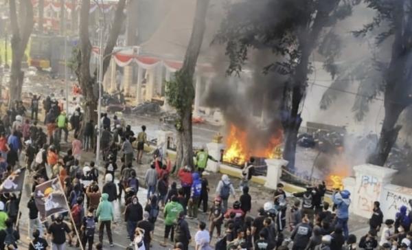 Kerusuhan Surabaya, 6 Tersangka Pembakaran Gedung Grahadi dan Polsek Tegalsari Masuk Kejaksaan