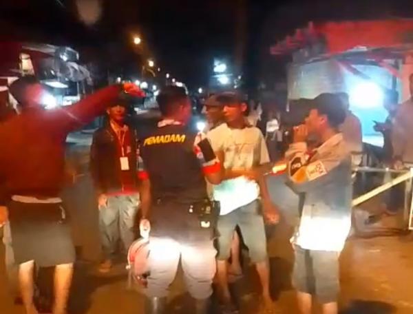 Viral! Akses Mobil Damkar Jombang Menuju Lokasi Kebakaran Terhalang Hiburan Sound Horeg