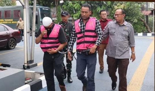 BREAKING NEWS Kejari Bekasi Cokok 4 Terduga Koruptor Dana Desa Sumber Jaya Rp2,6 Miliar