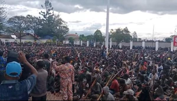 Bupati Jayawijaya Desak Copot Dua Pejabat Polres, Bupati Atenius Murip Tegas: 