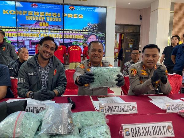 Warga Batam Ditangkap Edarkan Liquid Vape Etomidate, Dijual Rp2 Juta per Sachet