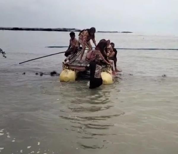 Dilanda Banjir Rob, Siswa SMPN Satap 1 Cibuaya Bertaruh Nyawa Untuk Sekolah