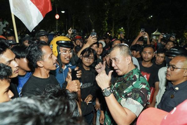Kericuhan di Grahadi Surabaya, Ini Sosok TNI yang Jadi Kunci Surabaya Kondusif di Tengah Aksi Massa