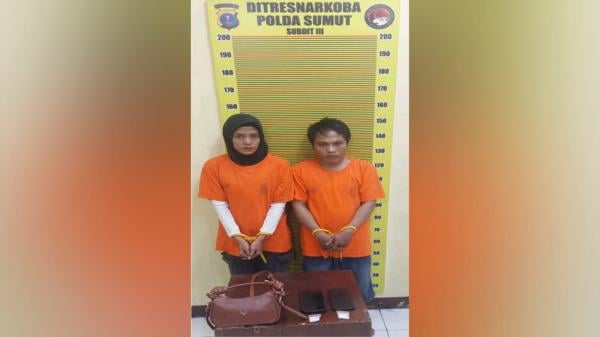 Apes! Pasangan Kekasih Ini Ditangkap Polisi Saat Bawa 9,3 Gram Sabu di Pinggir Jalan