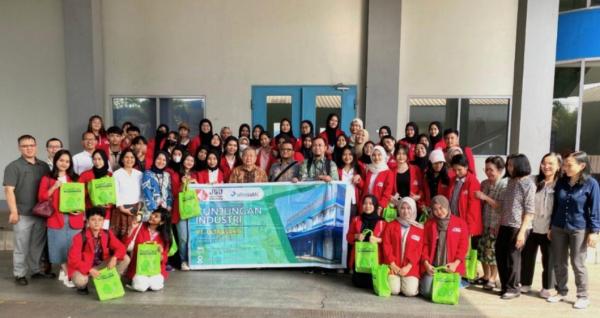 Siap Hadapi Dunia Kerja, Mahasiswa Farmasi JGU Rutin Kunjungi Industri
