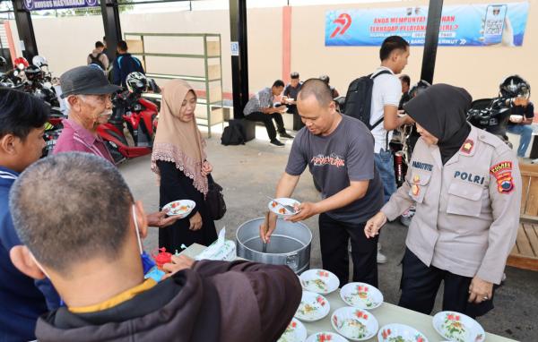 Pemohon SKCK di Polres Sukoharjo Disuguhi Bakso Gratis, UMKM Lokal Ikut Terangkat
