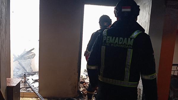 Kebakaran Nyaris Melahap Rumah Guru SD, Damkar Kuningan: Diduga Korsleting Listrik