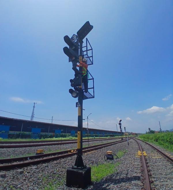 Waspadai Hujan Petir, Sistem Proteksi Petir Grounding Persinyalan Kereta Api Dioptimalkan