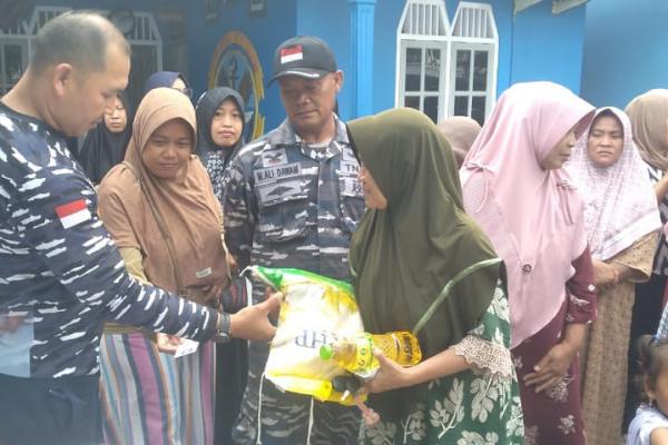 Antusias! Warga Serbu Pasar Murah Lanal Tegal di Pemalang