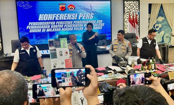 Polisi Sita Belasan Buku tentang Anarkisme dari 42 Tersangka Kasus Kerusuhan di Bandung