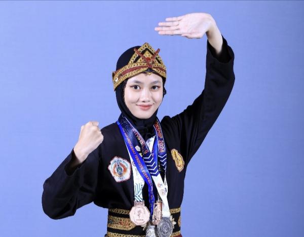 Pesan Ibu Jadi Pondasi Prestasi, Siswi SMA di Surabaya Ini Raih Juara 2 Kejuaraan Silat Nasional