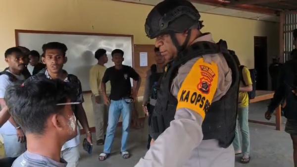 Konflik Antar Siswa Meluas Jadi Kerusuhan, Aparat Terluka, Warga Tewas dan Puluhan Rumah Dibakar