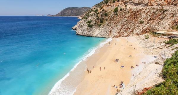 Liburan Musim Panas Diperpanjang, Nikmati Sinar Matahari di Sepanjang Pantai Turki