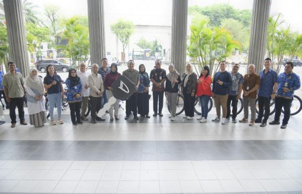 Wakil Wali Kota Semarang Iswar Serahkan Hadiah, Sebut Semargres Ungkit Pertumbuhan Ekonomi