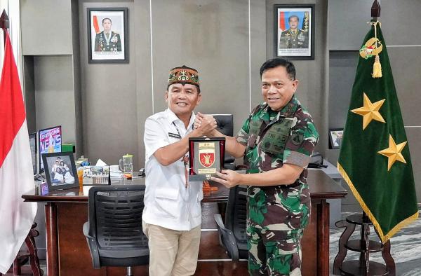 Pangdam Tambun Bungai dan Gubernur Kalteng Duduk Bersama, Perkuat Sinergi Pertahanan