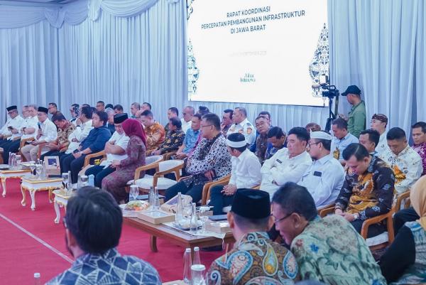 Estetika Kota Jadi Sorotan, Gubernur Jabar Ingatkan Trotoar hingga Taman Harus Tertata