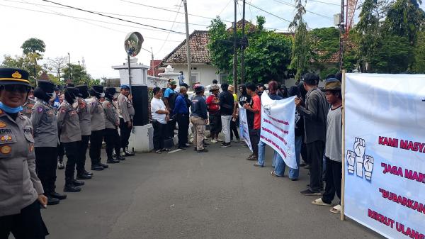 Unjuk Rasa Seleksi Direksi Perumdam Tirta Dharma Ayu, Massa Desak Pansel Transparan