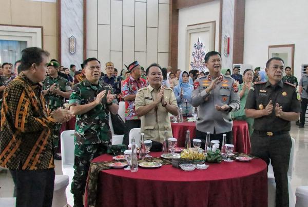 Perkuat Sinergi, Kapolda Kalteng Hadiri Bakti Sosial HUT ke-80 TNI di Kodam XXII Tambun Bungai