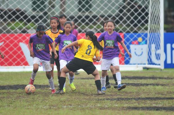 Antusiasme Pesepak Bola Putri Tinggi, MilkLife Soccer Challenge Digelar di Bandung