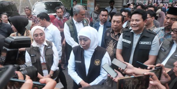 Daging Ayam Rp33 Ribu dan Beras Rp11 Ribu, Gubernur Khofifah Pantau Langsung Pasar Murah di Sidoarjo