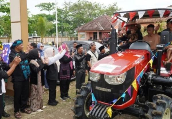 Ribuan Warga Padati AgriFest 2025 Sukaresmi, Balap Traktor Jadi Daya Tarik Utama!