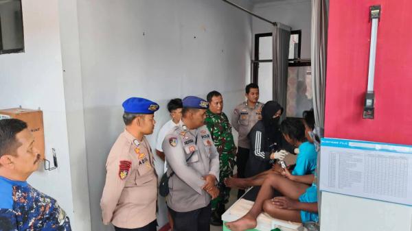 Empat Nelayan Indramayu Selamat Usai Perahu Terbalik Diterjang Ombak di Perairan Juntinyuat