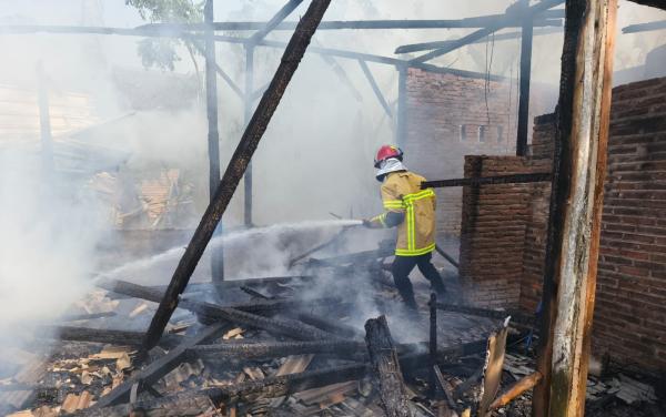 Kebakaran Rumah di Desa Jatirejo Pemalang: Tiga Korban Selamat, Kerugian Capai Rp80 Juta