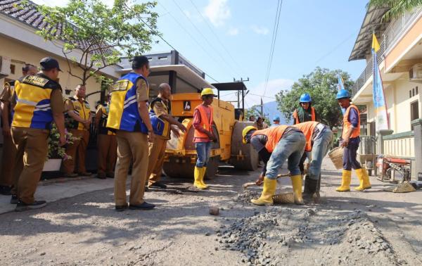 Pemkab Kuningan Gelontorkan Rp58,2 Miliar Perbaiki Jalan Rusak