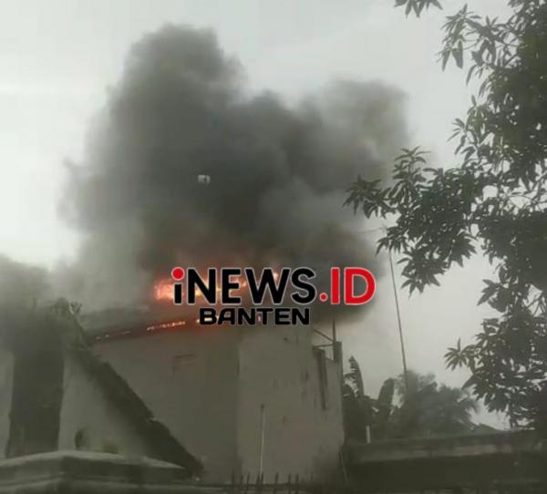 Rumah Dua Lantai di Rangkasbitung Lebak Ludes Terbakar, Diduga Akibat Kabel Internet Tersambar Petir