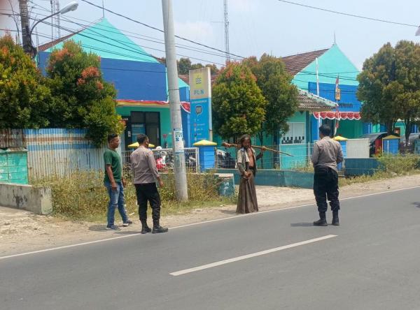 Berkeliaran Bawa Golok Bak Syuting Film Silat, ODGJ Rengasdengklok Kini Berakhir di Dinas Sosial