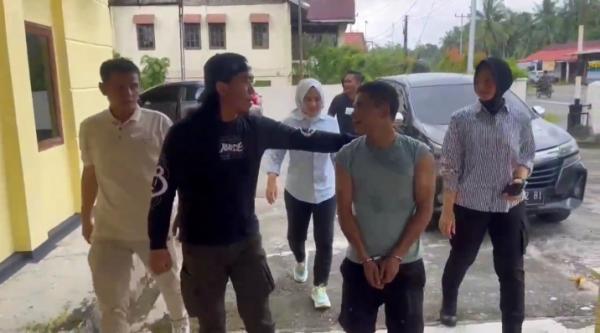 Kejar-kejaran di Pantai Nareh, Pencuri HP dan Dana Rp71 Juta di M-Banking Ditangkap Polisi