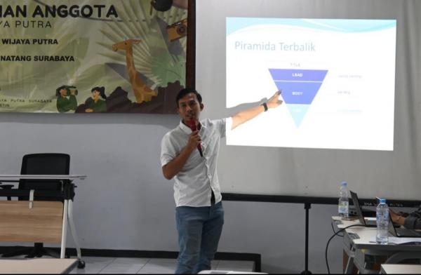 Cetak Jurnalis Muda di Era Digital, Sekolah di Surabaya Barat Ini Berikan Trik Khusus Jadi Penulis