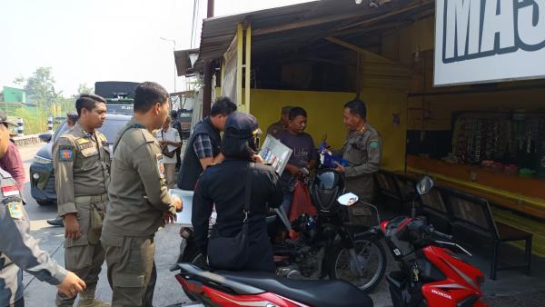 Razia Rokok Ilegal, Satpol PP dan Bea Cukai Sidoarjo Amankan 19.940 Batang, Tiga Pedagang Diamankan