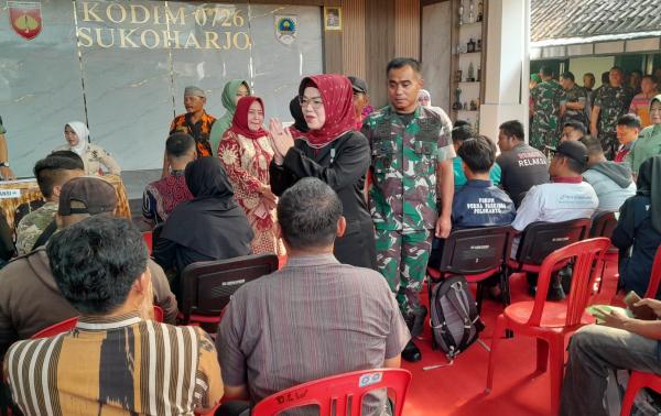 Ada Dokter Spesialis, Warga Sukoharjo Antusias Ikut Bakti Kesehatan HUT ke-80 TNI dan HUT ke-5 Kodam
