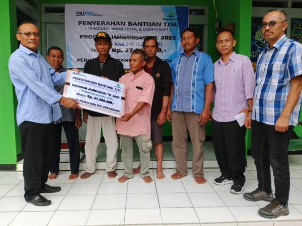 Peduli Kesehatan, KPH Purwodadi Bantu Bangun Jamban Untuk Warga Sekitar Hutan Linduk Grobogan