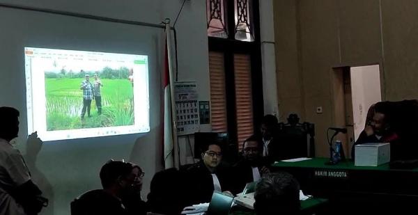 Foto Salam Komando Topan Ginting dan Eks Kapolres Tapsel Dibuka KPK di Sidang Korupsi Jalan Rp96 M