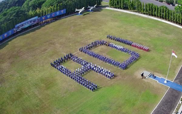 Lanud Adisutjipto Pecahkan Rekor MURI Menerbangkan Pesawat Kertas Serentak