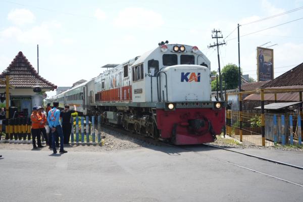 18 Titik Perlintasan Kereta Api di Lumajang Tanpa Penjaga, Warga Minta Waspada