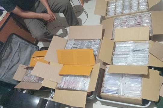 Nyaris Lolos, Ratusan iPhone Selundupan Ditegah di Punggur Batam