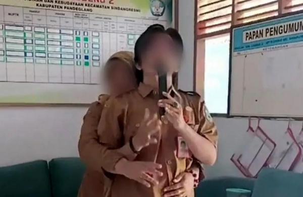 Heboh Video Kepala Sekolah dan Guru Karaoke Mesra Saat Jam Belajar di Pandeglang