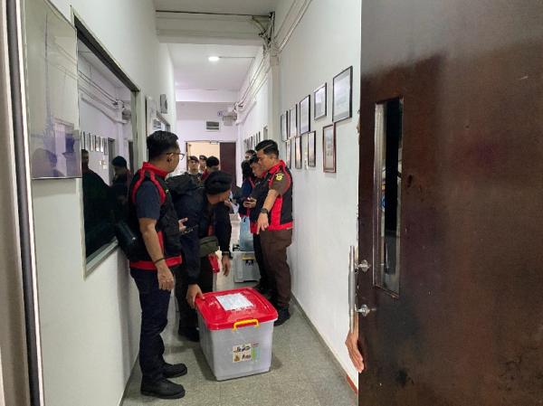Kasus Korupsi PNBP, Kejati Kepri Sita 3 Kontainer Dokumen dari Perusahaan di Batam