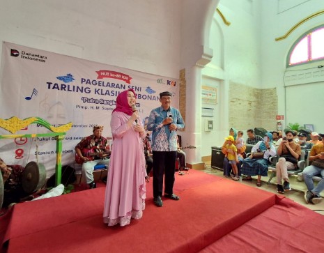 Merdu Tarling Cerbonan, Kesenian Pesisir Cirebon Temani Penumpang di Stasiun
