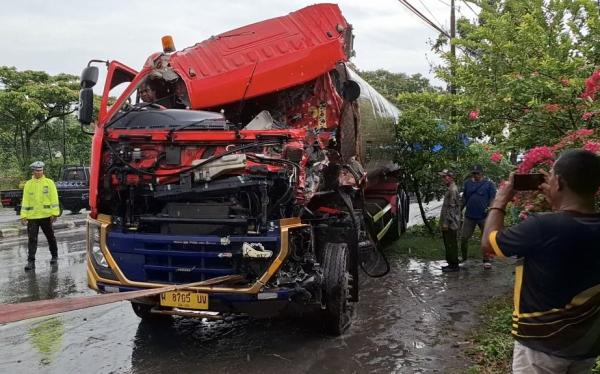 Kecelakaan di Jalur Pantura Lamongan, Truk Tangki Tabrak Bus Dali Prima