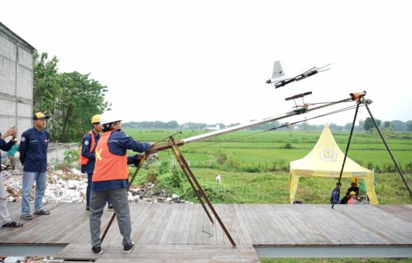 Sayap dari Lidah Mertua, Inovasi Unigoro Ramaikan Kontes Robot Terbang Indonesia 2025