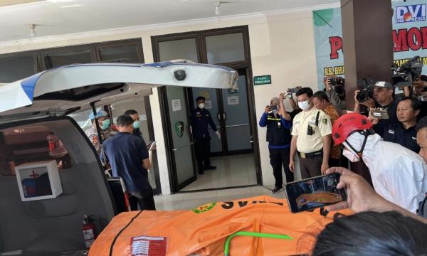 Tim DVI Polda Jatim Terima 55 Kantong Jenazah Korban Runtuhnya Musala Al Khoziny