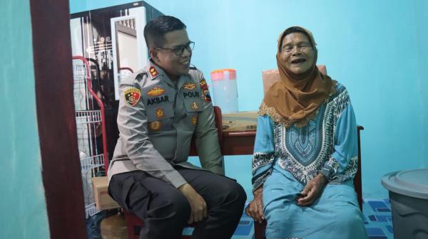Begini Ekspresi Nenek 75 Tahun yang Rumahnya Direhab Polres Purbalingga