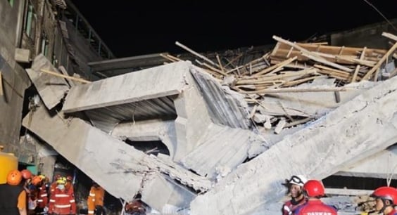 Korban Ambruk Gedung Ponpes Al Khoziny Mulai Tercium Bau Anyir