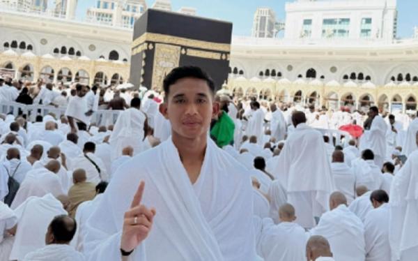 Rizky Ridho Berdoa di Depan Ka’Bah, Doa Khusus untuk Timnas Indonesia Lolos ke Piala Dunia 2026
